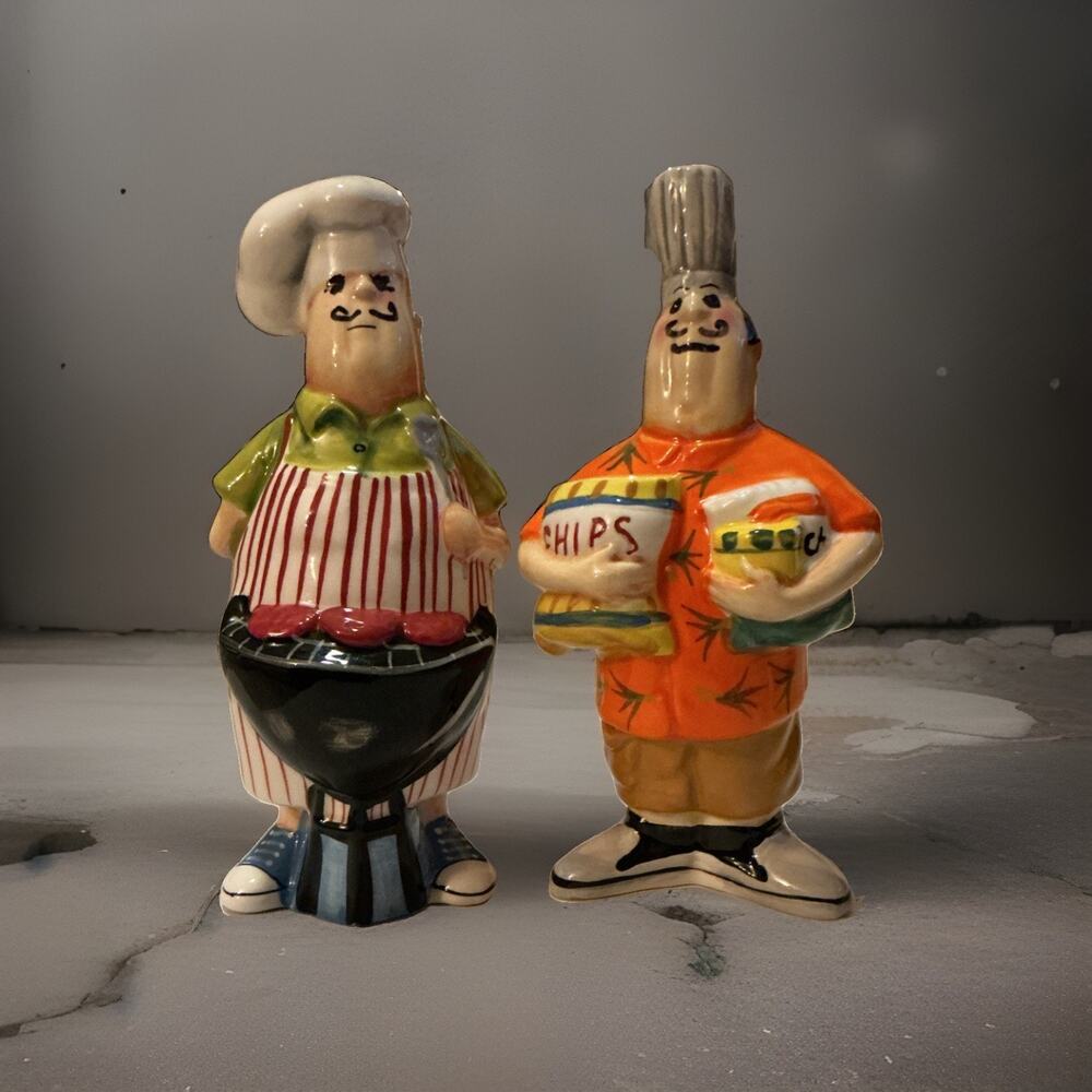 Super Cute! Tracy Flickering Masters Of The Grill Salt And Pepper Shakers